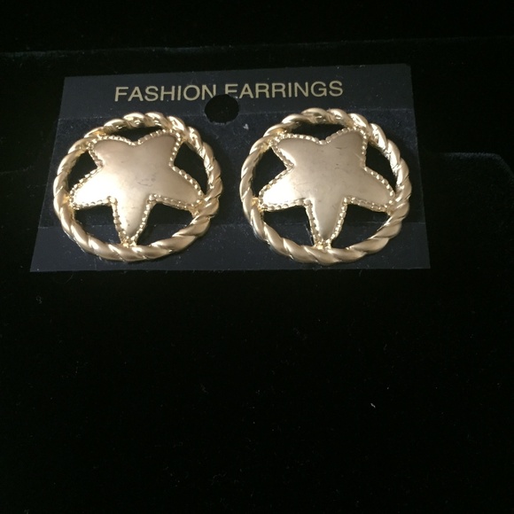 GOLD TONE STAR IN A CIRCLE EARRINGS CLIP BACK - Picture 2 of 5